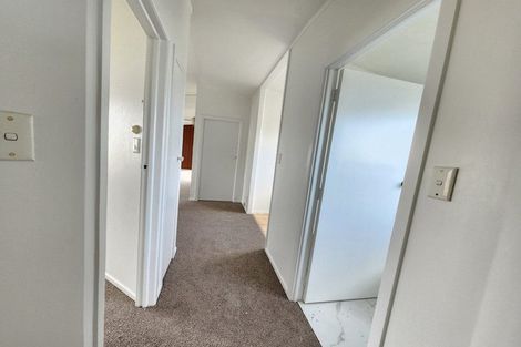 Photo of property in 619 Glenfield Road, Totara Vale, Auckland, 0629