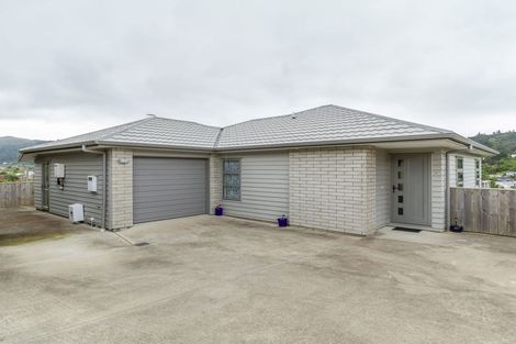 Photo of property in 32 Speldhurst Grove, Stokes Valley, Lower Hutt, 5019