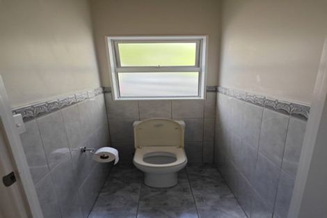 Photo of property in 11 Potter Avenue, Northcote, Auckland, 0627