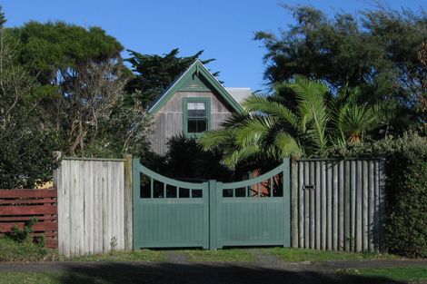 Photo of property in 20 Konini Crescent, Waikanae Beach, Waikanae, 5036