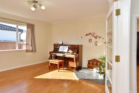 Photo of property in 213 Main North Road, Redwood, Christchurch, 8051