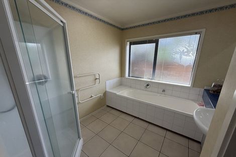 Photo of property in 70 Sheriff Place, Randwick Park, Auckland, 2105