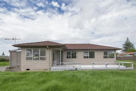 Photo of property in 13 Harrow Place, Manurewa, Auckland, 2102