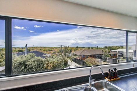 Photo of property in 21 Marine Parade, North New Brighton, Christchurch, 8083