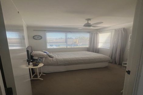 Photo of property in 4 Pavola Grove, Glenfield, Auckland, 0629