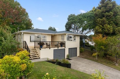 Photo of property in 5 Lucknow Place, Blockhouse Bay, Auckland, 0600