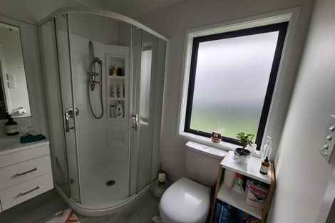 Photo of property in 10 Passchendaele Grove, Trentham, Upper Hutt, 5018