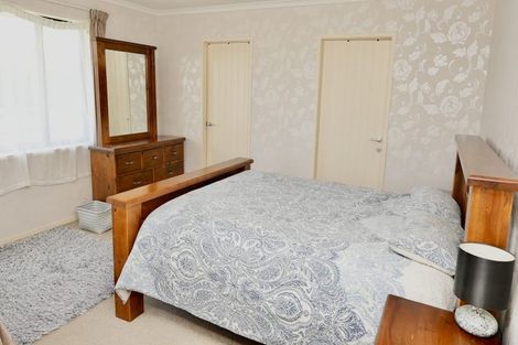 Photo of property in 60 Geneva Terrace, Kelvin Grove, Palmerston North, 4414