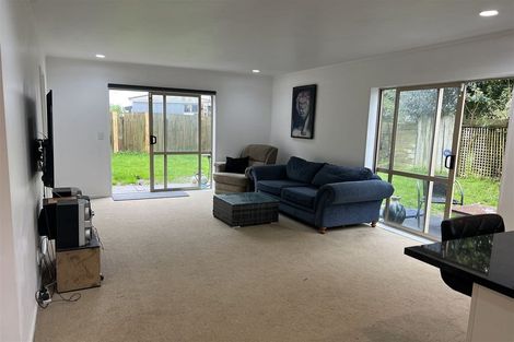 Photo of property in 11 Duxfield Drive, Ranui, Auckland, 0612