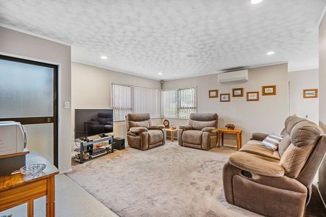 Photo of property in 4 Destino Court, Conifer Grove, Takanini, 2112