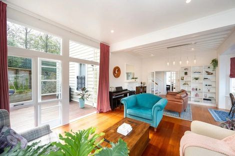 Photo of property in 14 Cameron Road, Bluff Hill, Napier, 4110