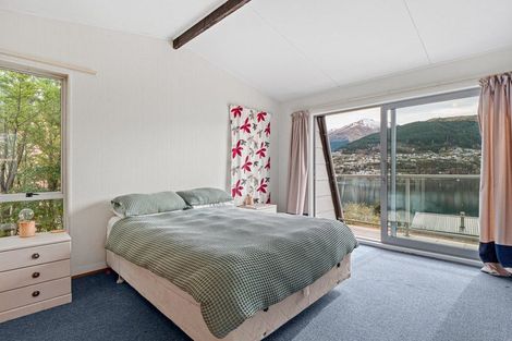 Photo of property in 52 Oregon Drive, Kelvin Heights, Queenstown, 9300