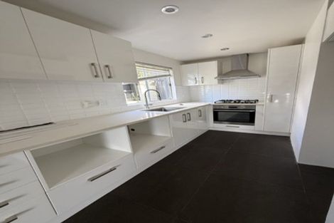 Photo of property in 2/7 Alston Avenue, Kelston, Auckland, 0602