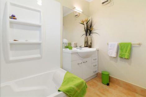 Photo of property in 117 Charleston Avenue, Whangamata, 3620