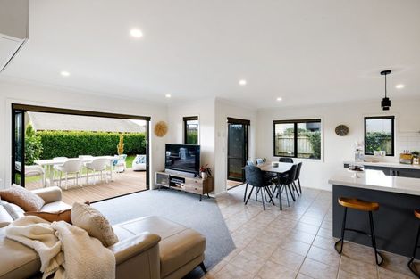 Photo of property in 8 Shalimar Place, Huntington, Hamilton, 3210