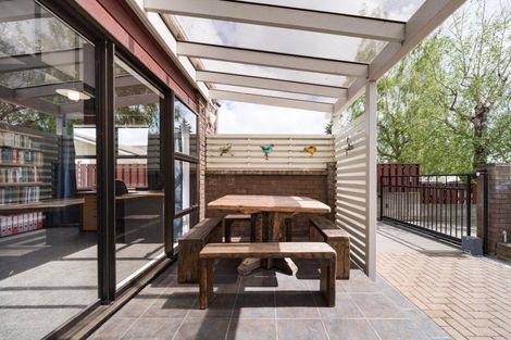 Photo of property in 16 Akaroa Avenue, Awapuni, Palmerston North, 4412