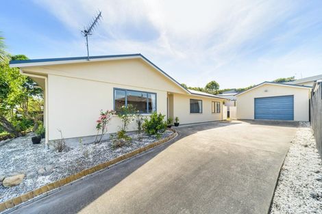 Photo of property in 37 Dahlstrom Grove, Kelvin Grove, Palmerston North, 4414