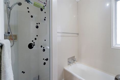 Photo of property in 28 Glynnbrooke Street, Te Atatu South, Auckland, 0610