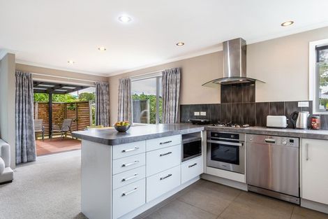 Photo of property in 7 Reeves Road, Acacia Bay, Taupo, 3330