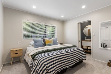 Photo of property in 2/9 Perendale Close, Somerville, Auckland, 2014