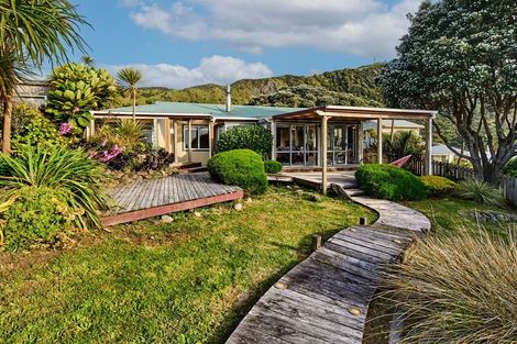 Photo of property in 83 Wellington Road, Paekakariki, 5034