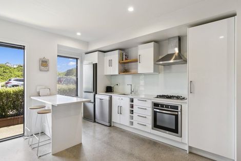 Photo of property in 2/50 Mandalay Terrace, Khandallah, Wellington, 6035