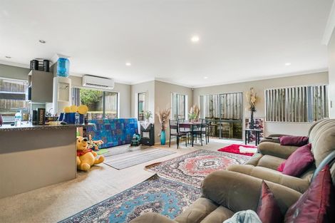 Photo of property in 12 Mediterranean Way, Goodwood Heights, Auckland, 2105