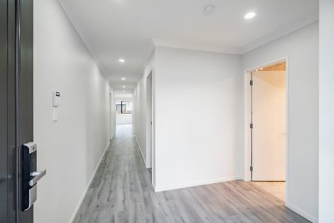 Photo of property in 10 Koroheke Road, Takanini, 2110