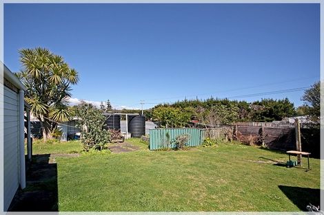 Photo of property in 9 Punga Street, Tangimoana, 4822