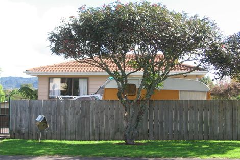 Photo of property in 27 Adam Sunde Place, Glen Eden, Auckland, 0602