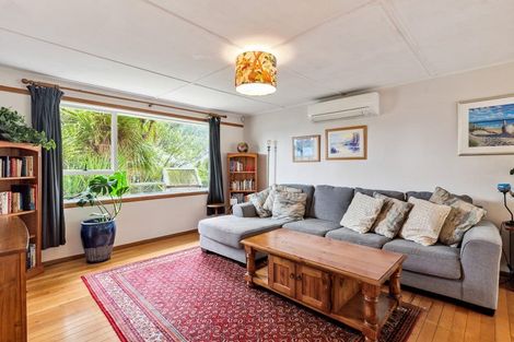 Photo of property in 12 Brazier Grove, Paraparaumu, 5032