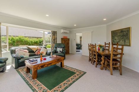 Photo of property in 8 Balmerino Grove, Waikanae, 5036