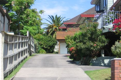 Photo of property in 2/35 Braemar Road, Rothesay Bay, Auckland, 0630