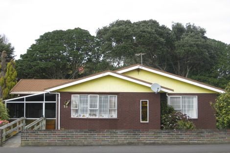Photo of property in 53 Breakwater Road, Moturoa, New Plymouth, 4310