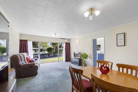 Photo of property in 1/12 Ambury Place, Merrilands, New Plymouth, 4312