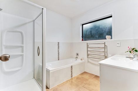 Photo of property in 8 Petrel Place, Massey, Auckland, 0614