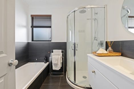 Photo of property in 21a Cliff Road, Torbay, Auckland, 0630