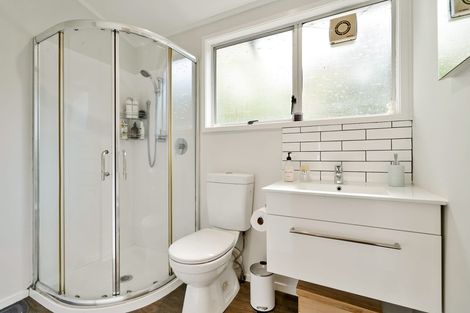 Photo of property in 3 Thomas Avenue, Te Atatu Peninsula, Auckland, 0610