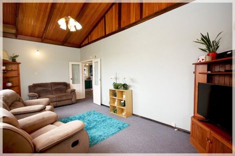Photo of property in 27 Punga Street, Tangimoana, 4822