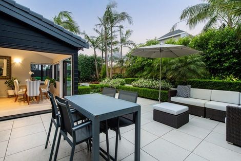 Photo of property in 33a Craig Road, Milford, Auckland, 0620