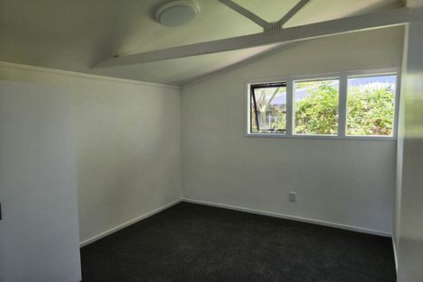 Photo of property in 52 Taipari Road, Te Atatu Peninsula, Auckland, 0610
