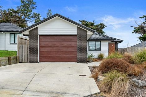 Photo of property in 19 Kawariki Road, Helensville, 0800