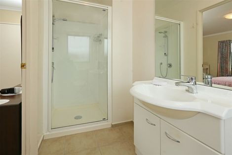 Photo of property in 18 Chelmsley Avenue, Henderson, Auckland, 0612