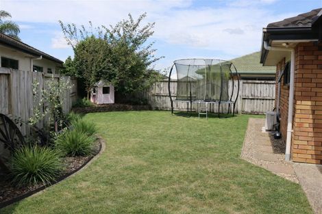 Photo of property in 17 Cranmer Close, Rototuna North, Hamilton, 3210