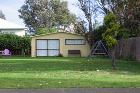 Photo of property in 22 Eruini Street, Waikanae Beach, Waikanae, 5036