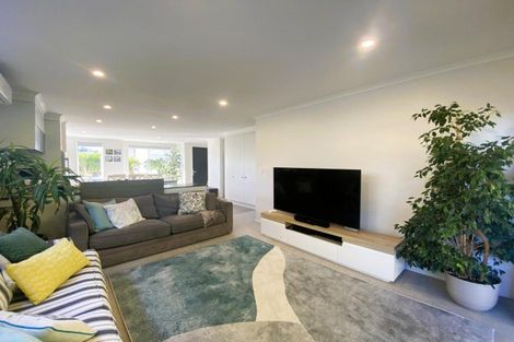 Photo of property in 39 Sanremo Lane, Stanmore Bay, Whangaparaoa, 0932