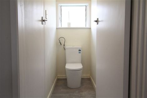 Photo of property in 519a East Coast Road, Murrays Bay, Auckland, 0630