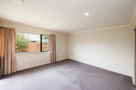 Photo of property in 12 Johnstone Drive, Fitzherbert, Palmerston North, 4410