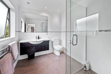 Photo of property in 31 Harrowglen Drive, Northcross, Auckland, 0632