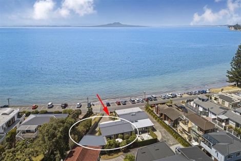 Photo of property in 2/31 Manly Esplanade, Browns Bay, Auckland, 0630